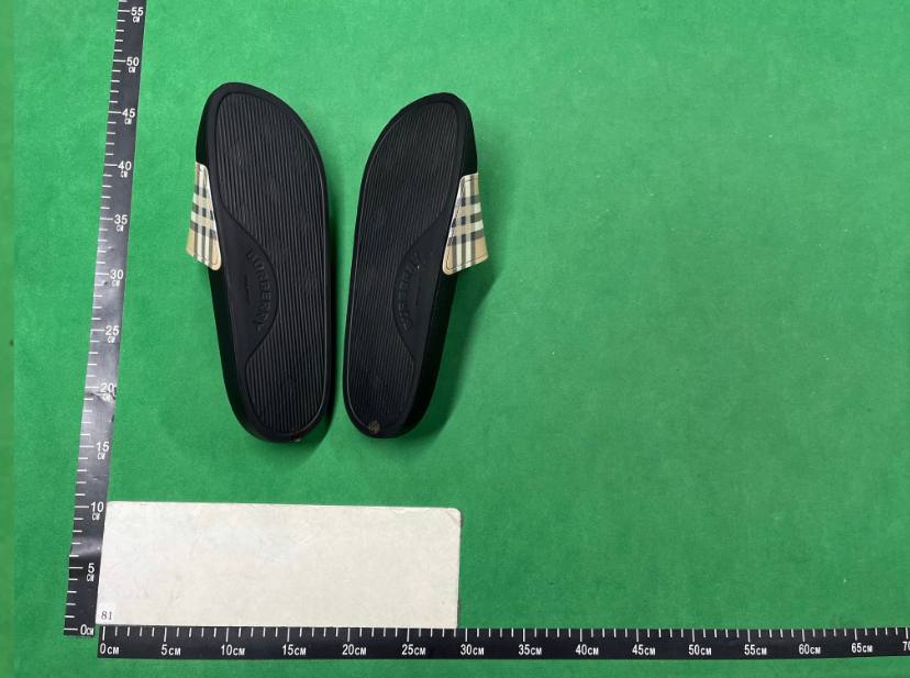  Burberry Slippers -2