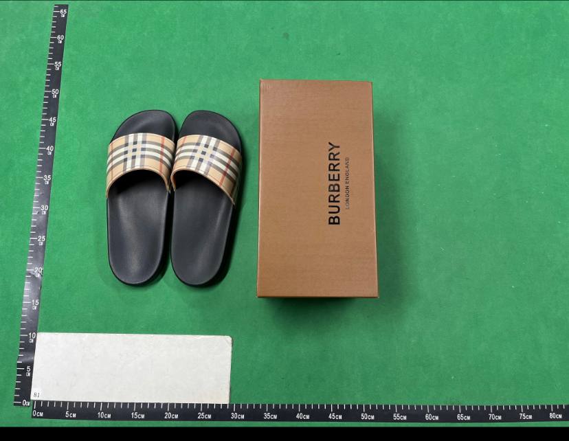  Burberry Slippers -5