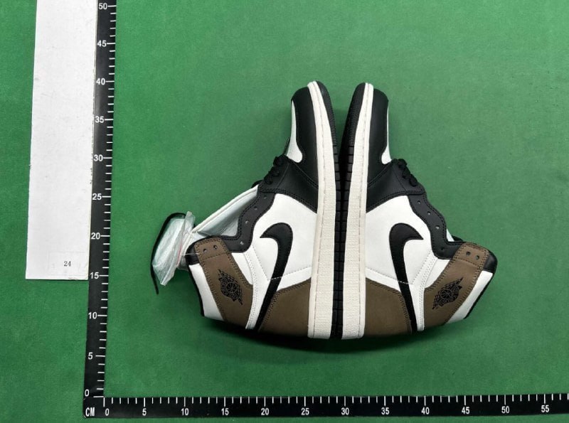 JORDAN  1   TRAVIS   SCOTT -4