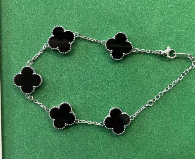 Van Cleef & Arpels bracelet (The perfect gift for your loved ones -3