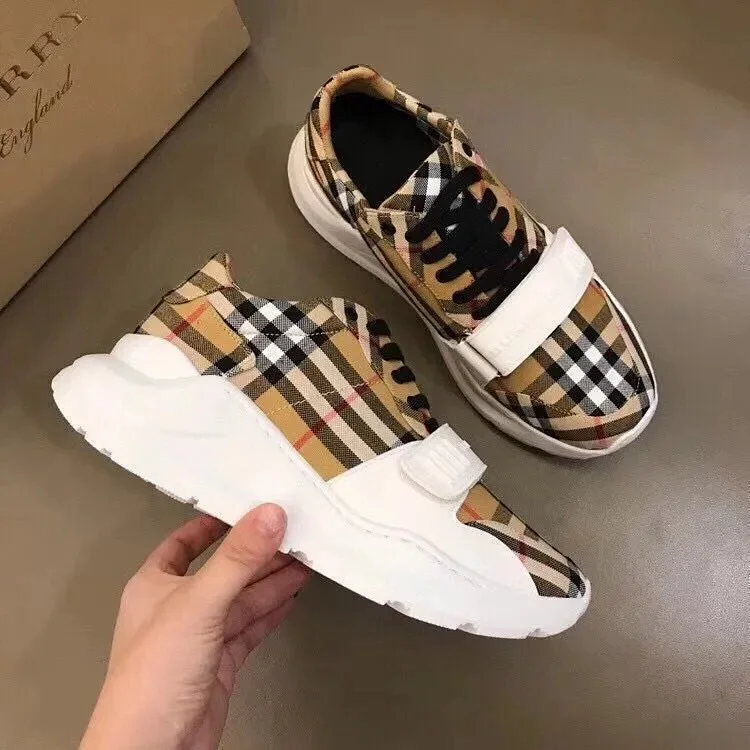 BURBERRY Sneakers
