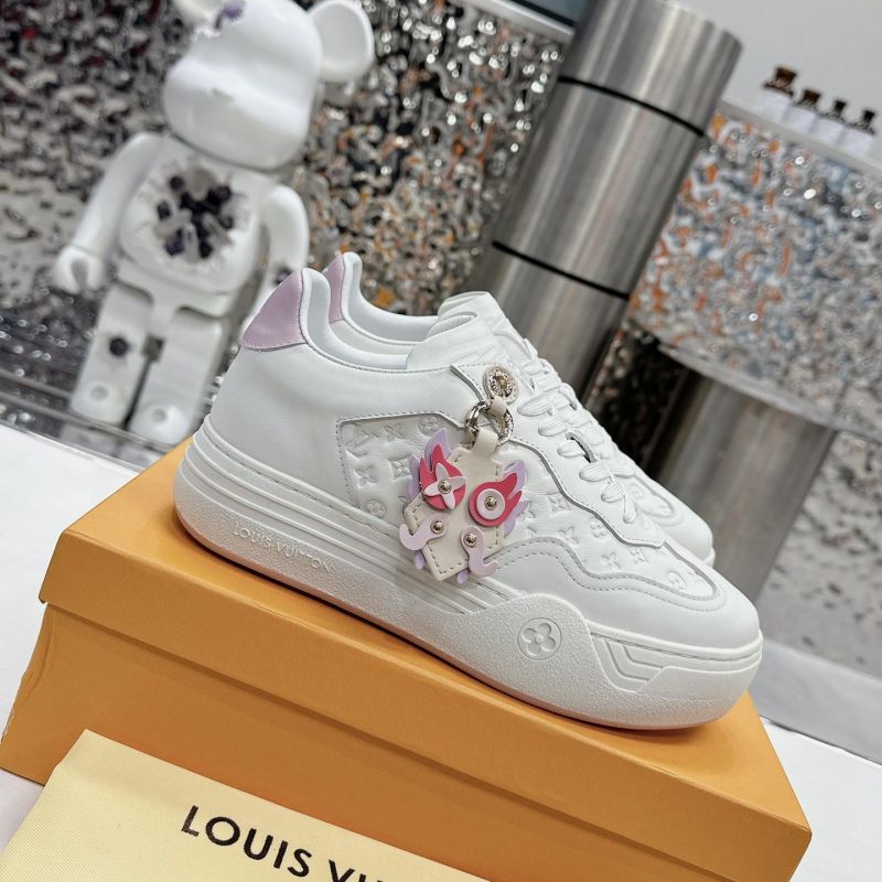 Groovy platform sneaker
