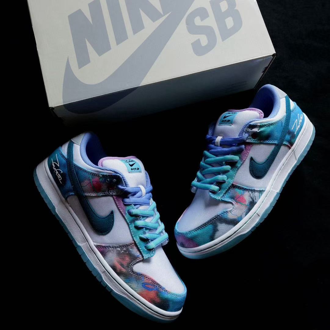futura laboratories x nike sb dunk low -2