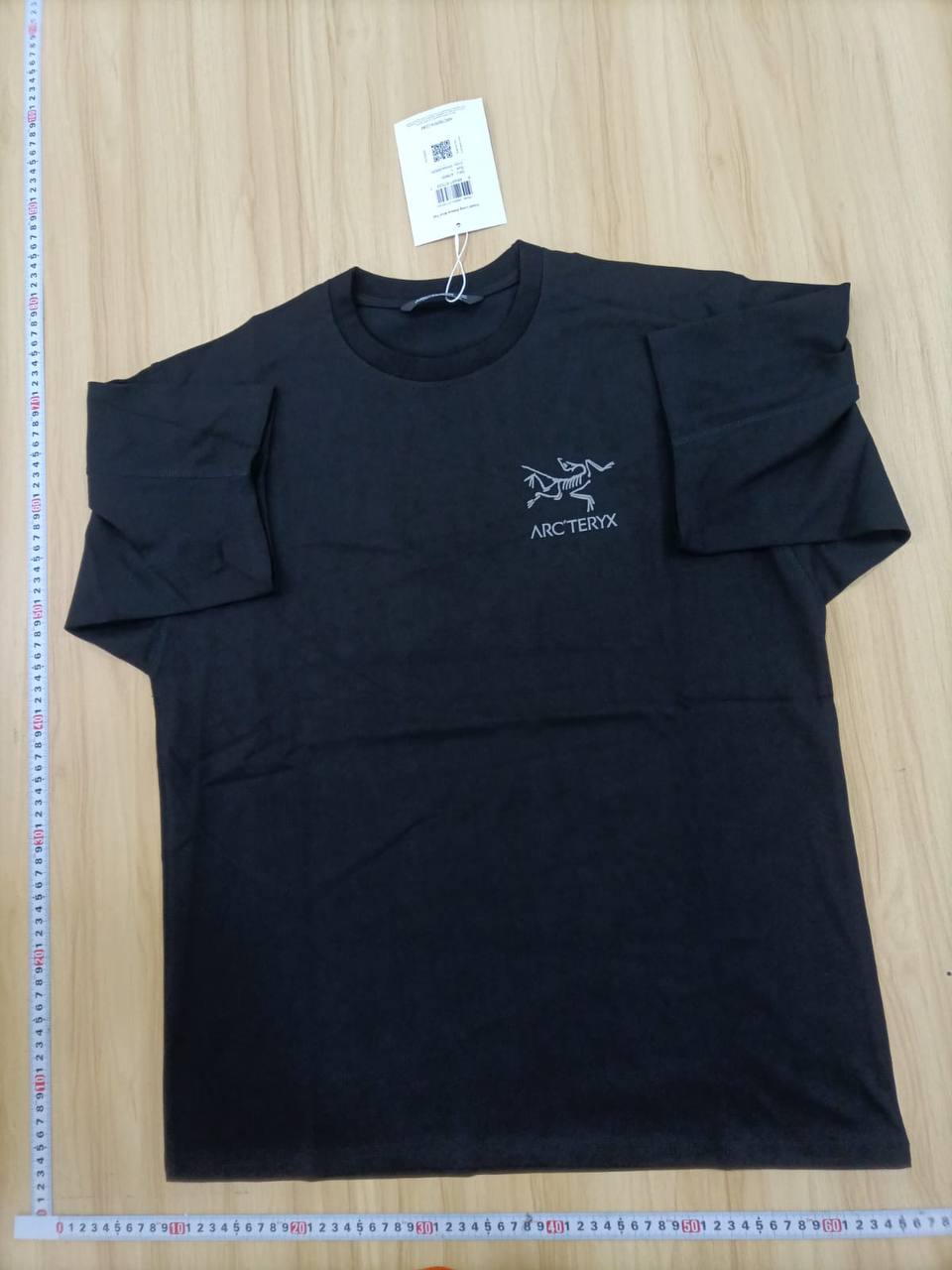 Arc'teryx  t-shirt and sun protective clothing   -3