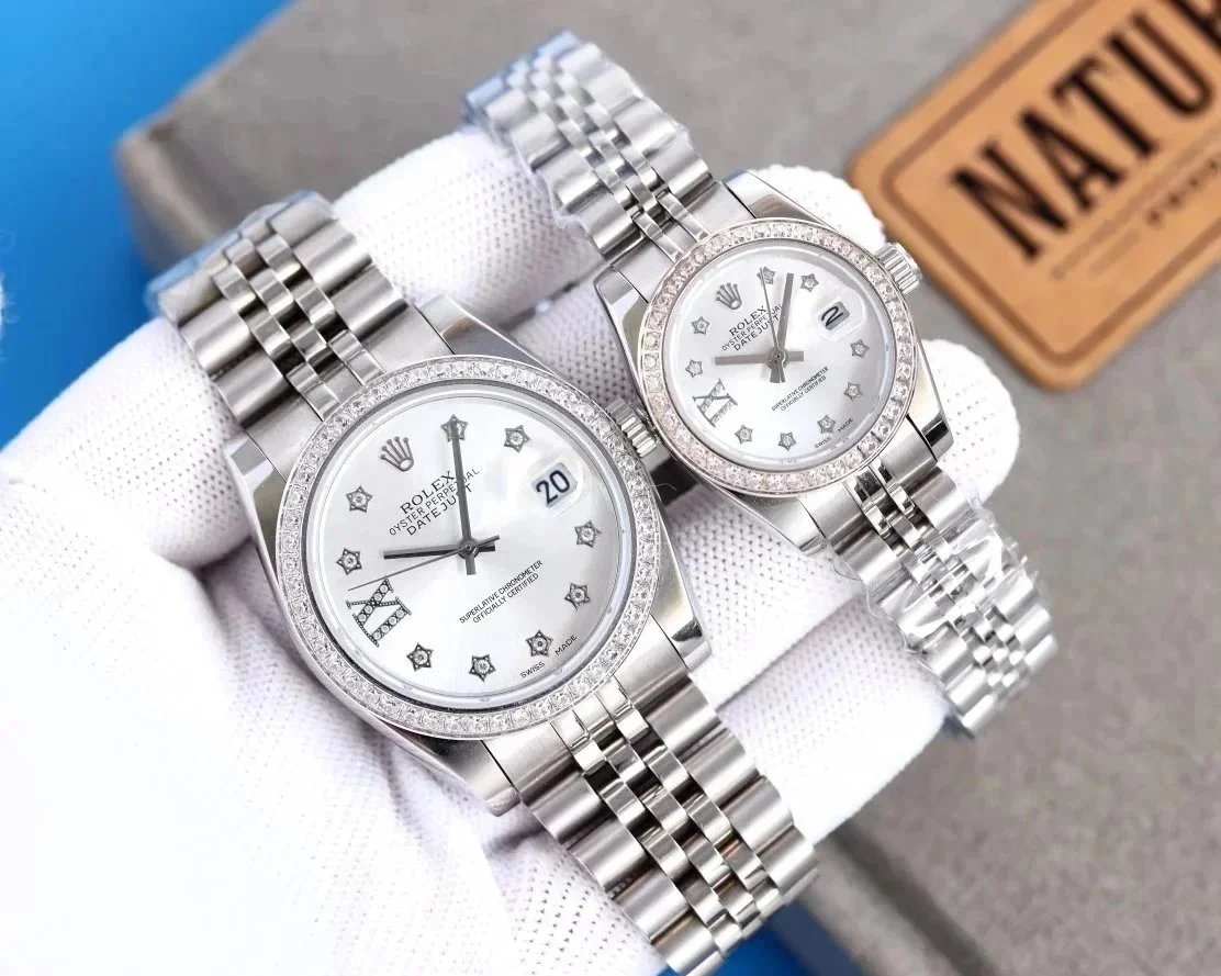 Fashionable and versatile watc