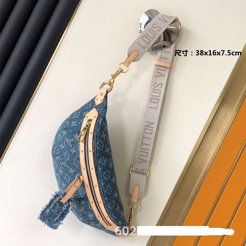  Lv  Shoulder Bags