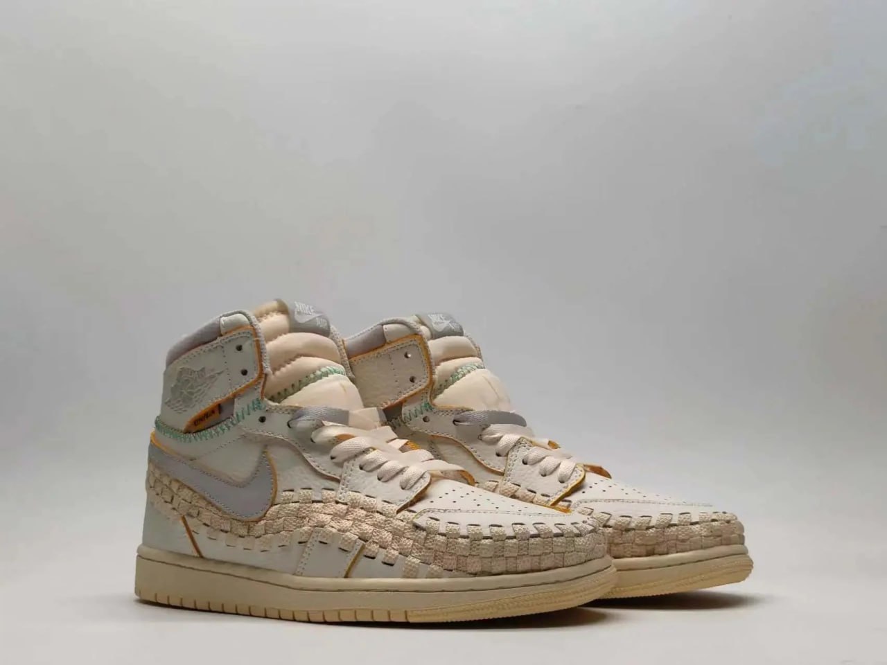 AJ1 -4