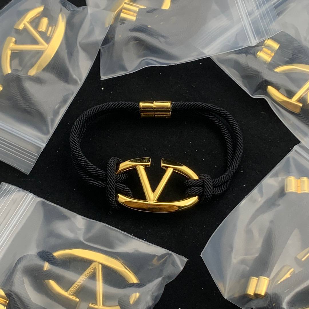 Valentino bracelet+Gift box -4