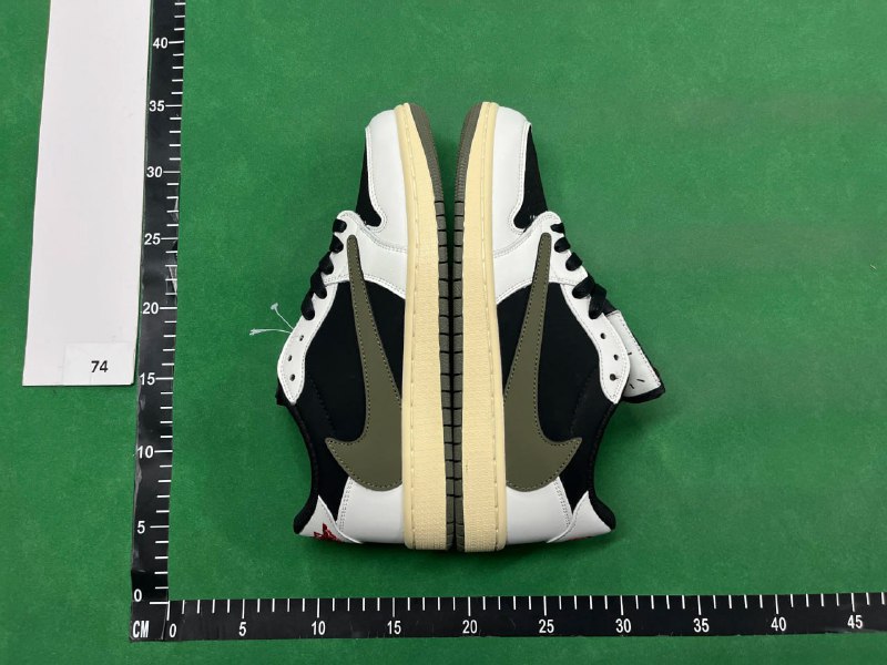Travis Scott x Air Jordan 1 -3