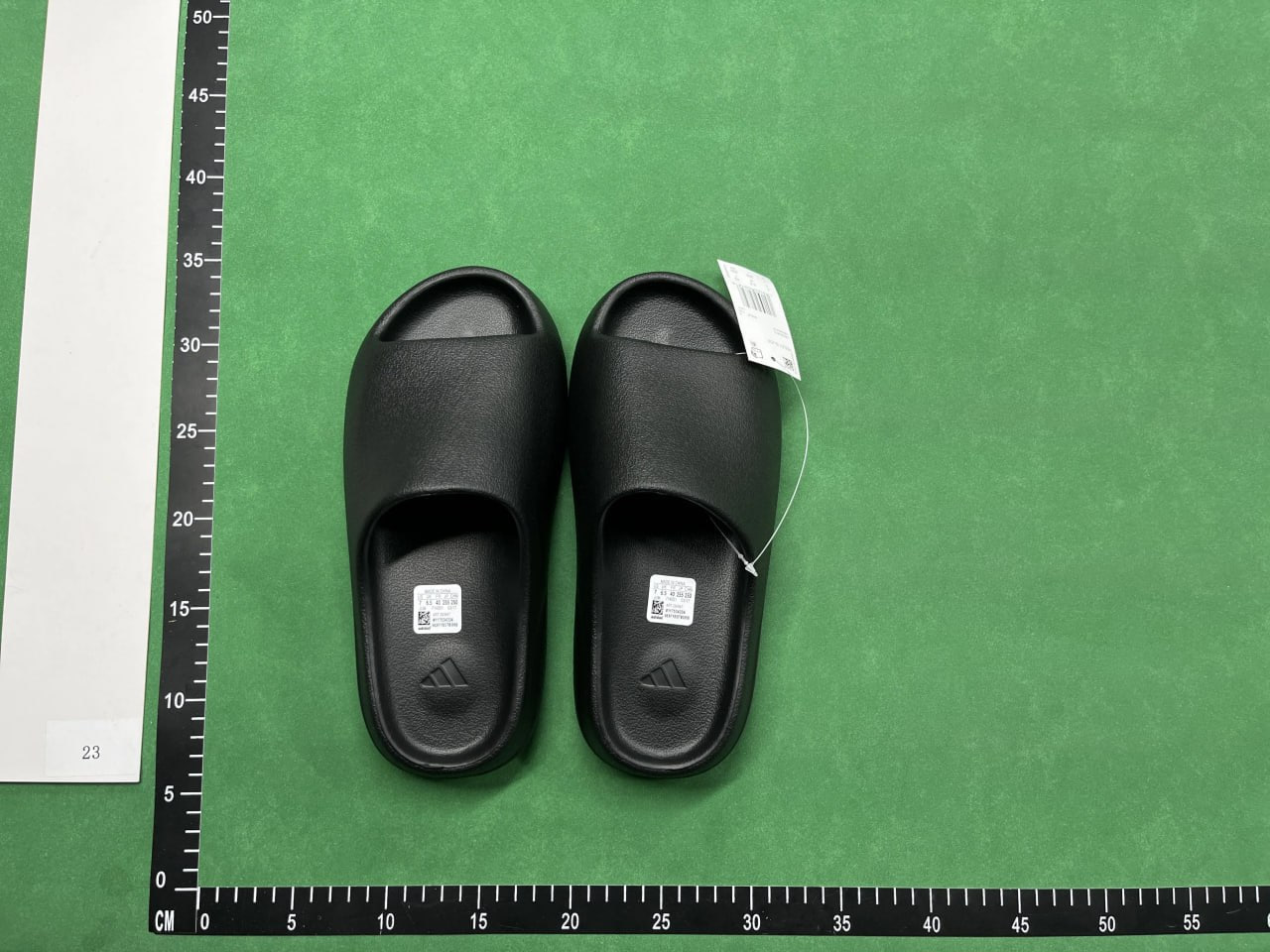   yezzy slipper -3