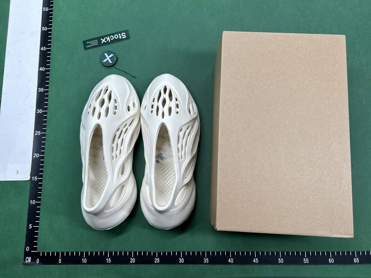   yezzy slipper -5