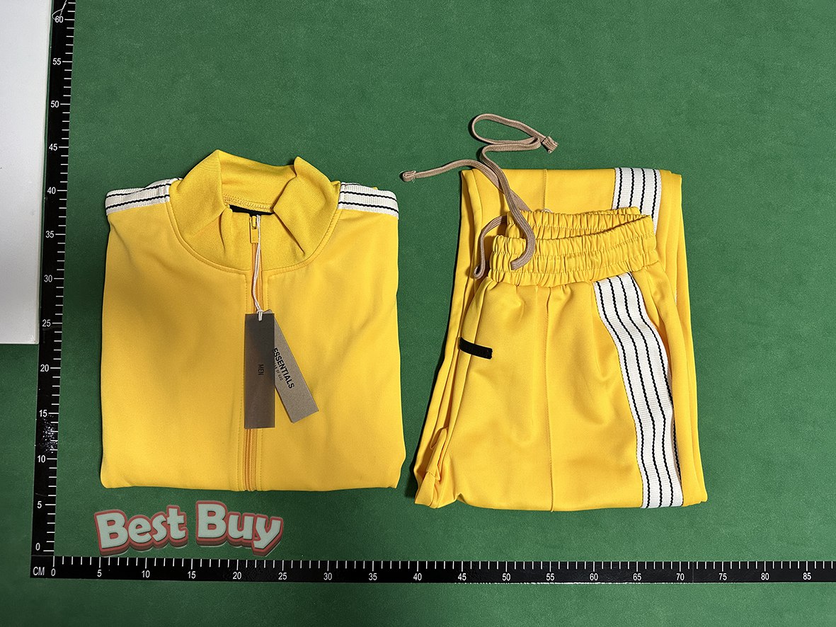 ESSENTIALS Suit（+3 color）                                                                                             -2