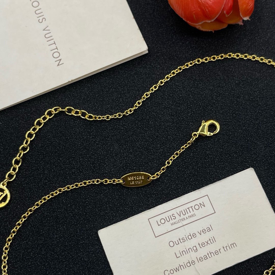 LV necklace -4